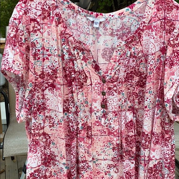 Beautiful top purchased from Kohl’s. - Picture 5 of 9